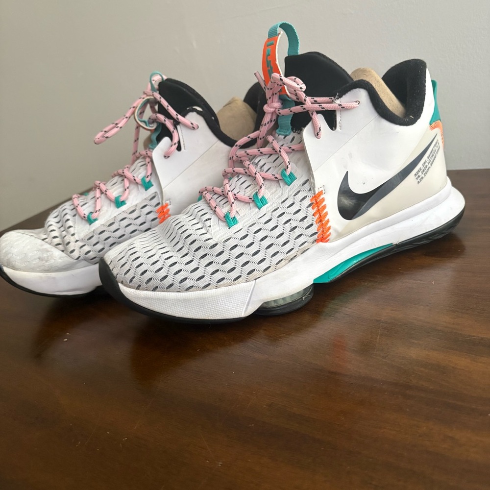 Nike Lebron Witness V5 White Clear Jade Basketball Shoe CQ9380-100 Men's Sz 11